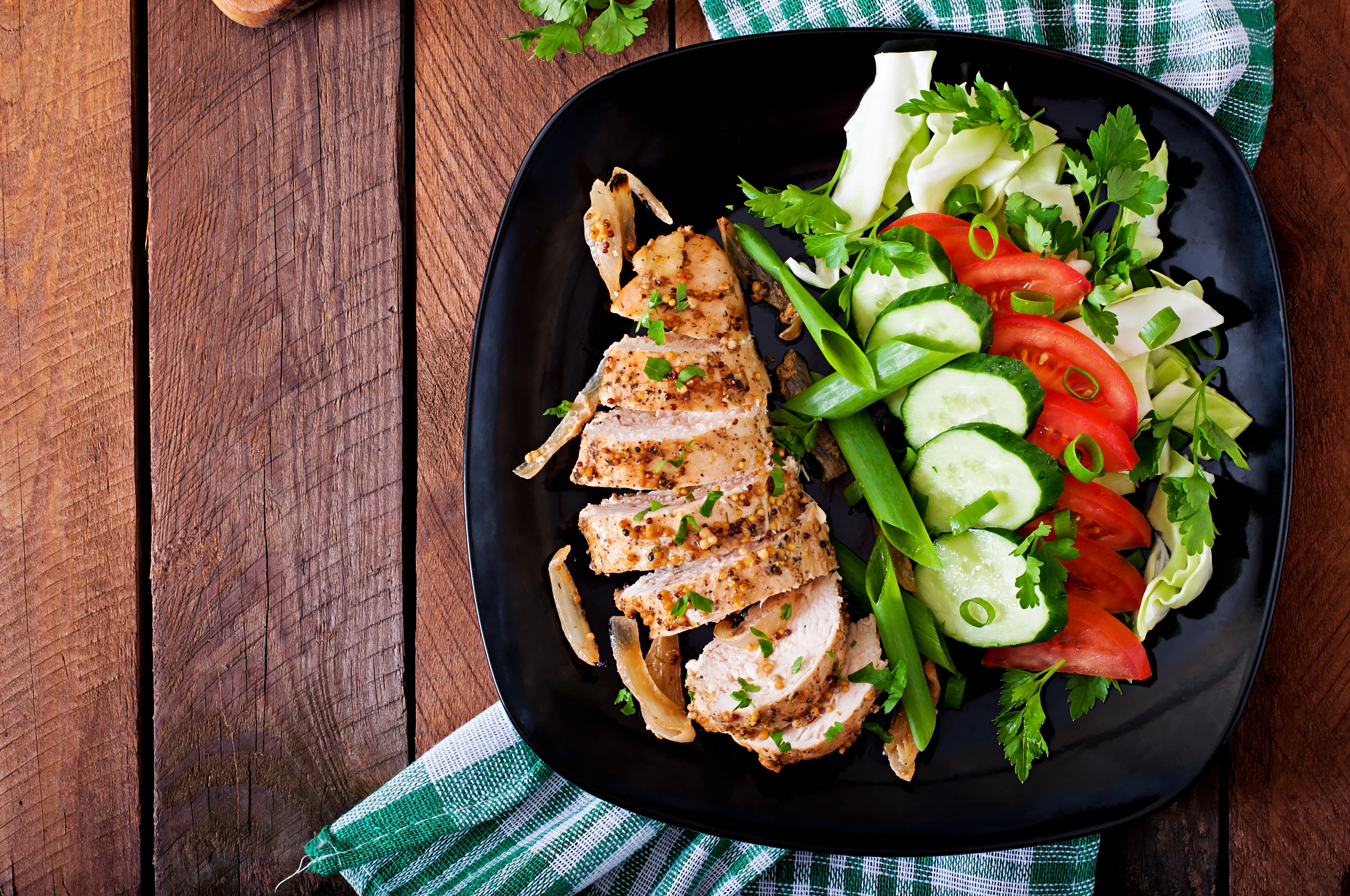 Chicken Tikka & Avocado Salad